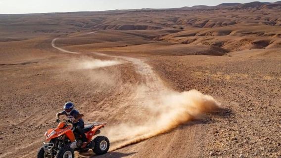 Marrakech: tour in quad nel deserto di Agafay con cena-spettacolo