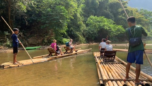 Khao Sok : excursion en rafting sur des bambous avec vue panoramique sur la rivière