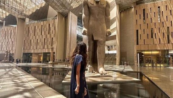Kim tự tháp có hướng dẫn viên nữ, Nhân sư và Bảo tàng Ai Cập lớn (GEM)
