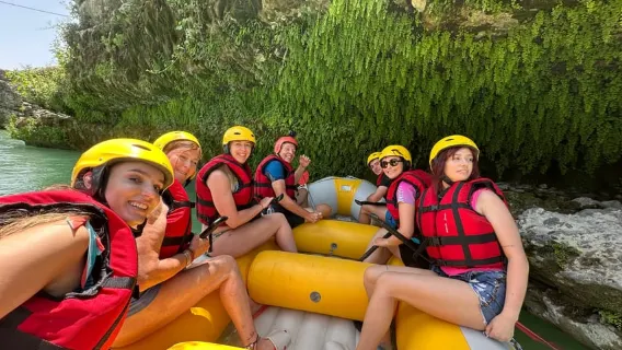 Rafting no Rio Vjosa na Albânia – Salto de Penhasco e Fotos Grátis