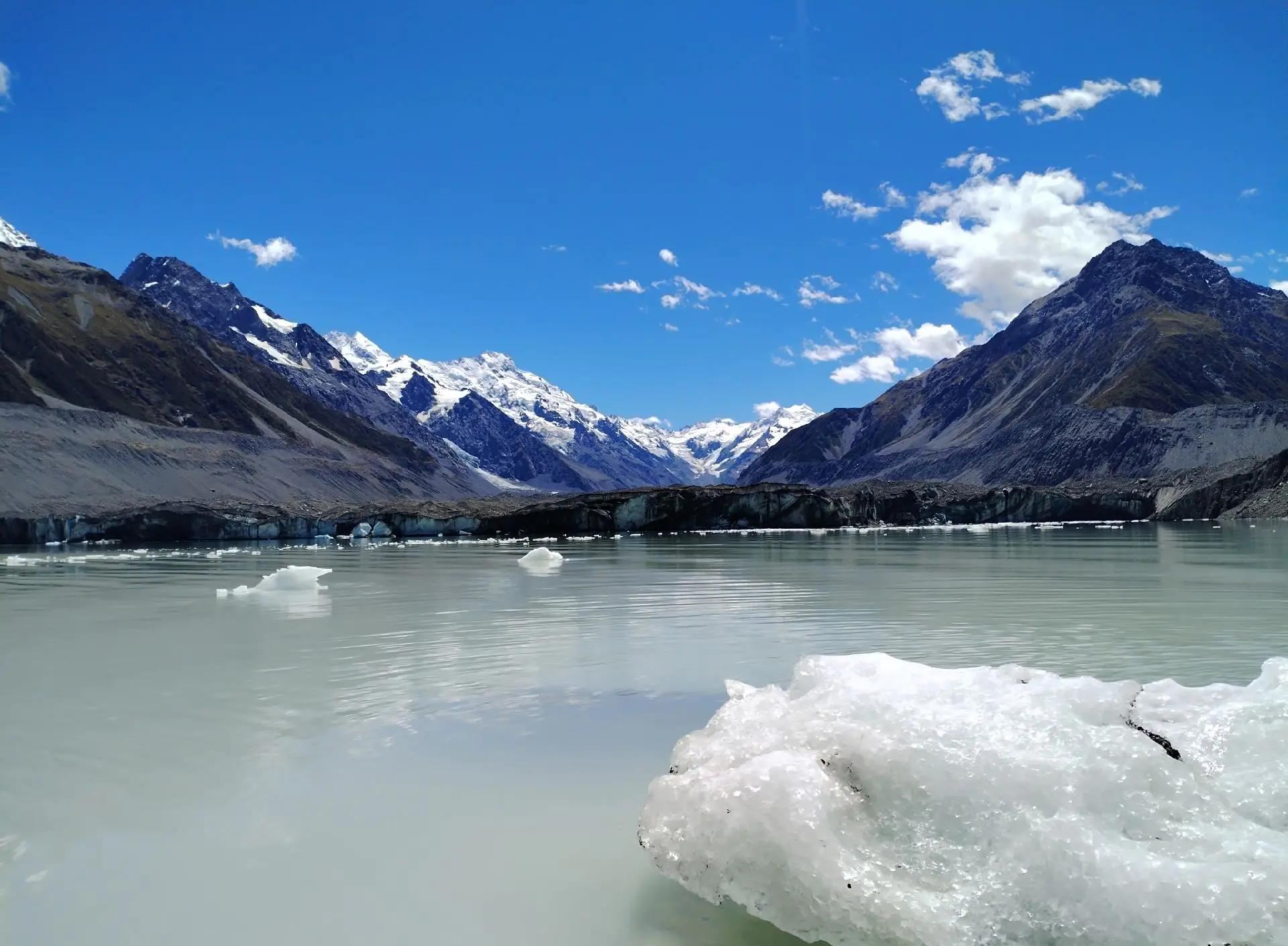 Queenstown Round-Trip [English Tour]: Lake Pukaki + Aoraki / Mount Cook + Tasman Glacier