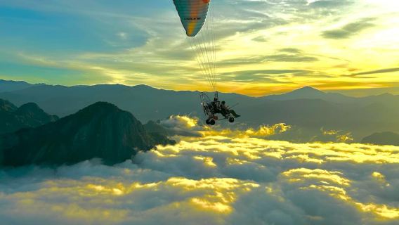 Vang Vieng Paragliding Experience + Morning/Afternoon + Transfer Service