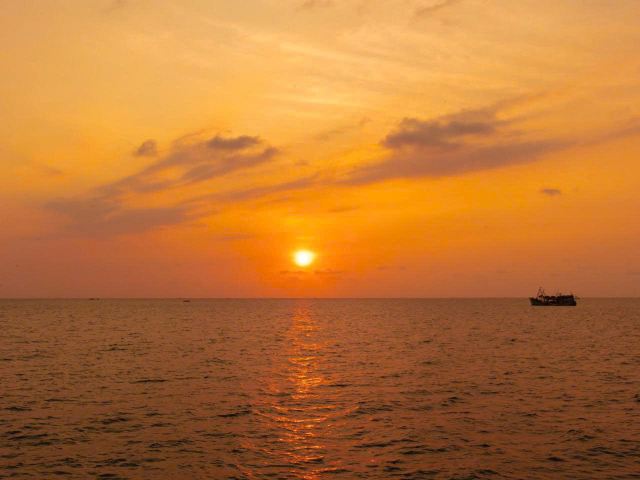 Phu Quoc Southern Night Boat Tour with BBQ Dinner and Fireworks (Russian Guide)