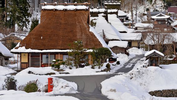 Tagesausflug zu den verborgenen Schätzen der drei Landschaften: Amanohashidate in Kyoto, die Bootshäuser von Ine und das Dorf Kitamura in Miyama