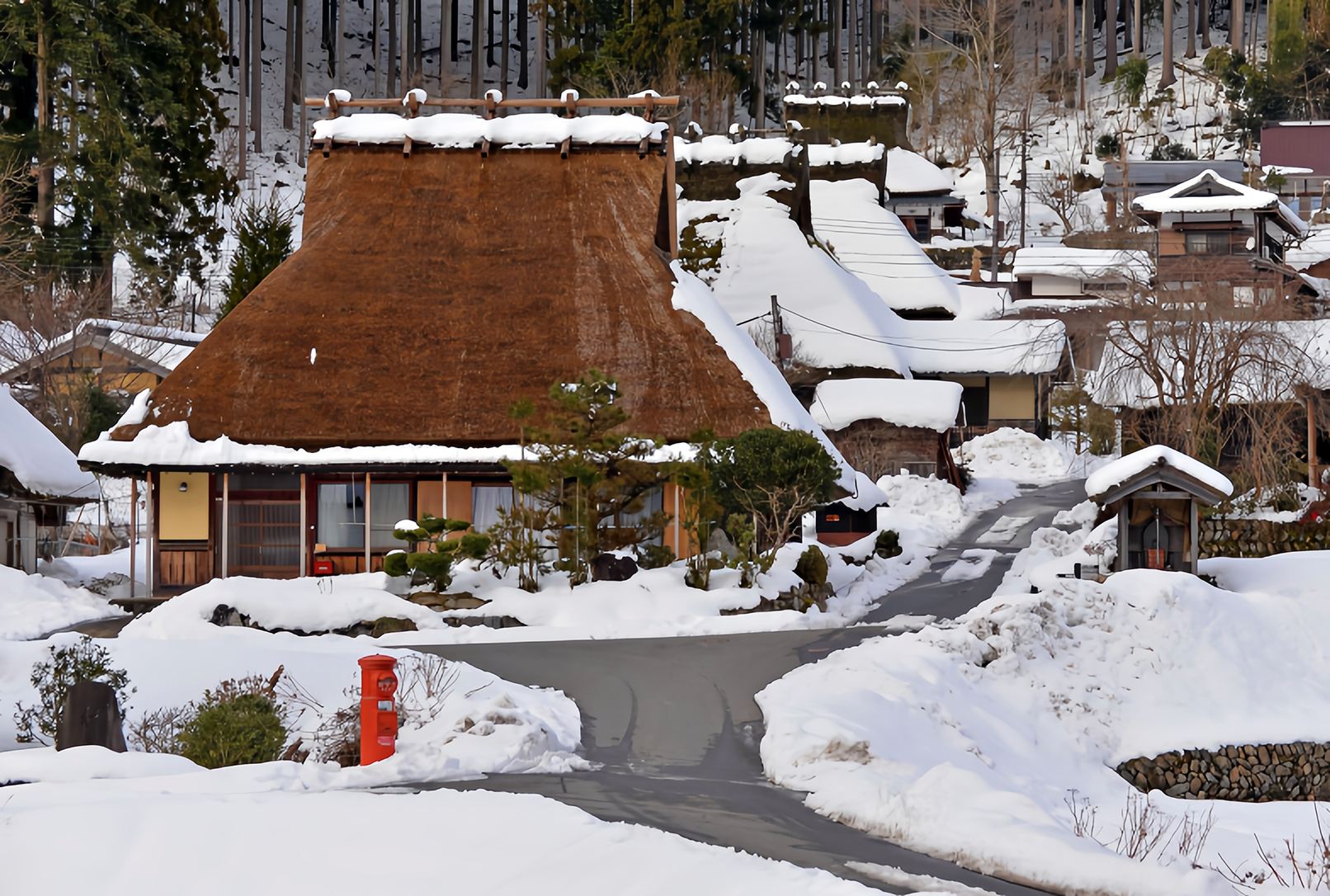 Tagesausflug zu den verborgenen Schätzen der drei Landschaften: Amanohashidate in Kyoto, die Bootshäuser von Ine und das Dorf Kitamura in Miyama