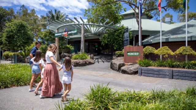 Gold Coast Currumbin Wildlife Sanctuary Experience [Includes Admission Ticket & Keeper Guide]