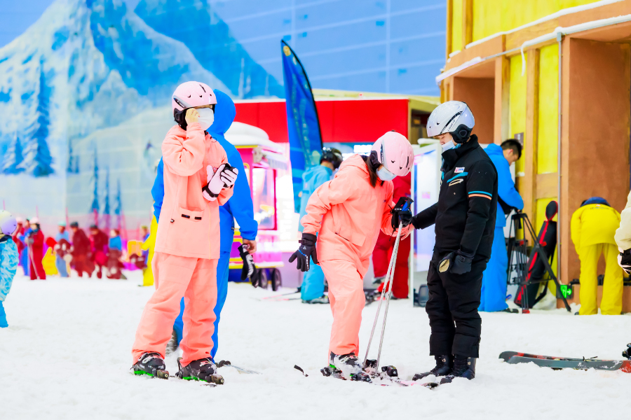 (Restoran Western Blossom) Sarapan prasmanan untuk dua orang + Tiket bermain salju tanpa batas waktu