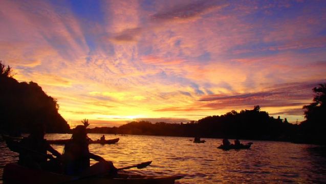 Okinawa UmiashibiKayaking2.5 hours [Sunset Kayaking in Okinawa]