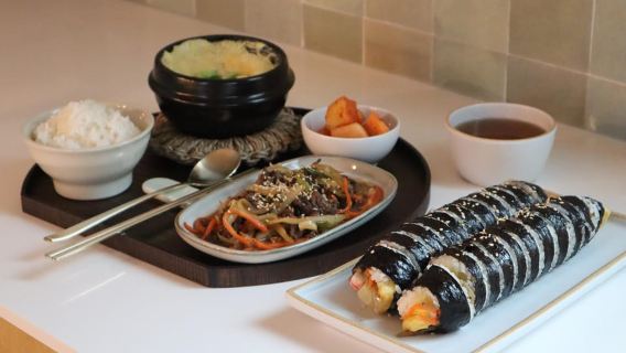 Seoul: Korean Cooking Class with Local Grocery Shopping