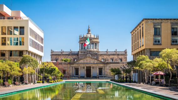 tour 1 ngày Trại tế bần Cavañas, Nhà thờ Guadalajara và Tòa nhà Quốc hội bang Jalisco.