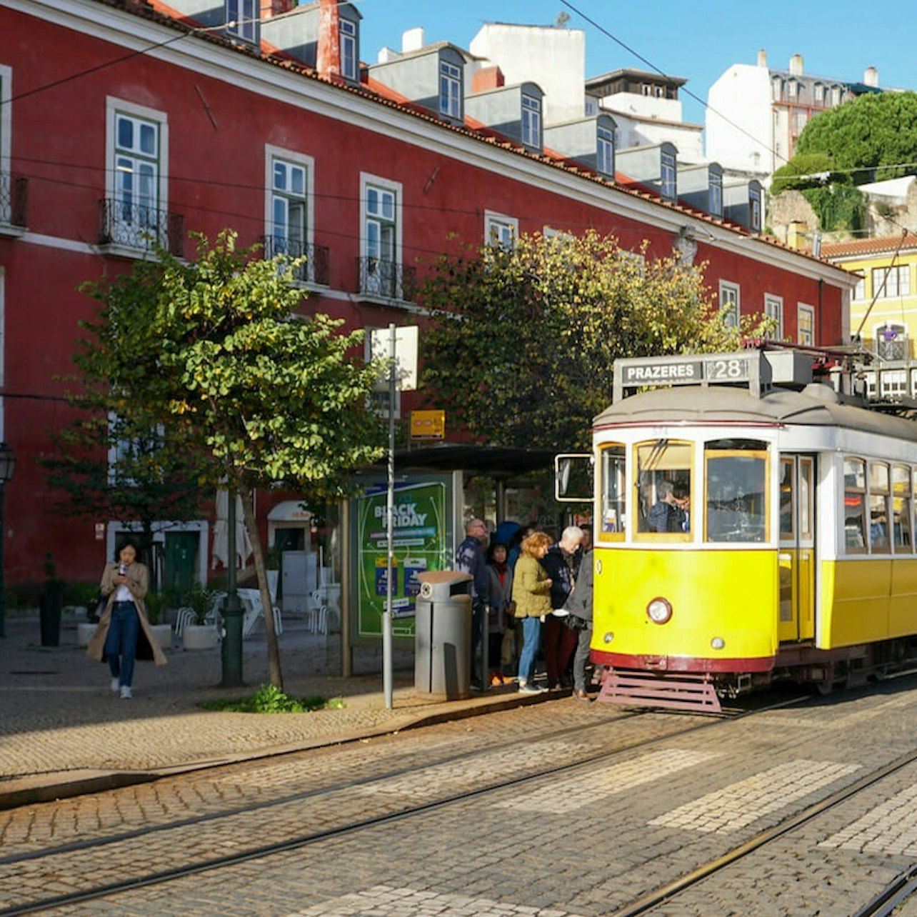 Lisbona: biglietto d'ingresso per il Tram 28 + biglietto di trasporto pubblico valido 24 ore