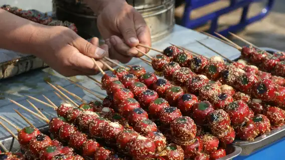 Private Beijing Street Food Tasting Tour in Hutong