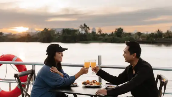 Pengalaman Pelayaran Sungai Royal Kuching dengan Sajian Ringan & Minuman Percuma