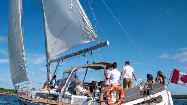 Halifax: Summer Breeze Sailing Tour with Cocktail