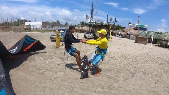 Cartagena: Private Kitesurfing Classes