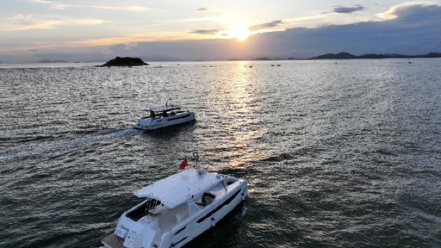 Luxury Yacht Romantic Pier Experience Flight - 40 Minutes per Person