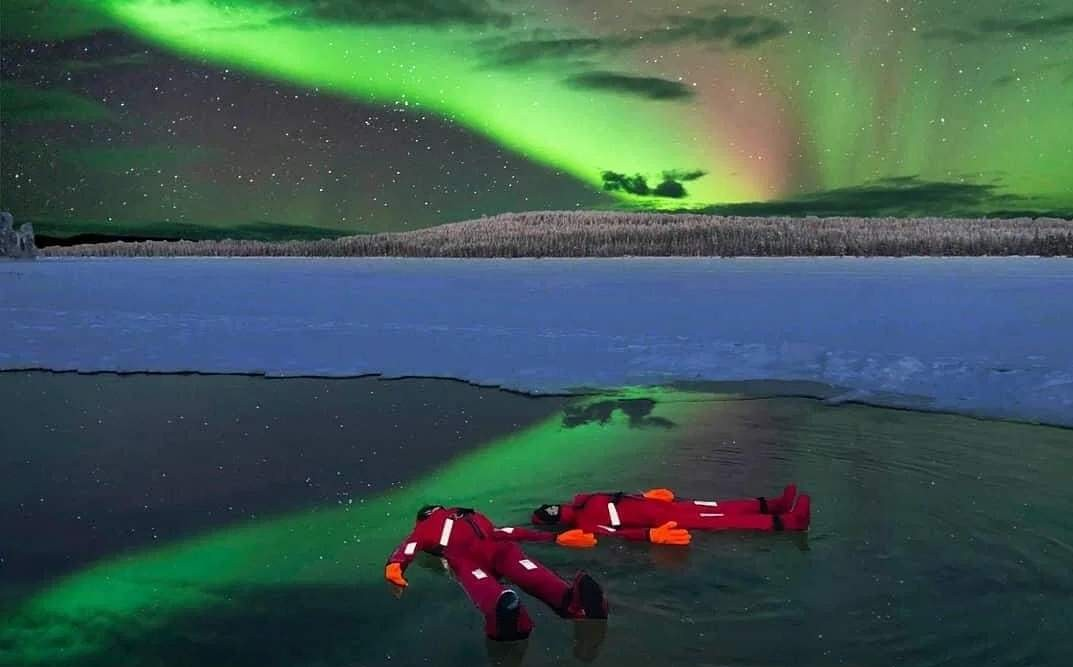 フィンランド ロヴァニエミ発 北極氷上フローティング&オーロラツアー【日本語カスタマーサポート】|英語ガイド