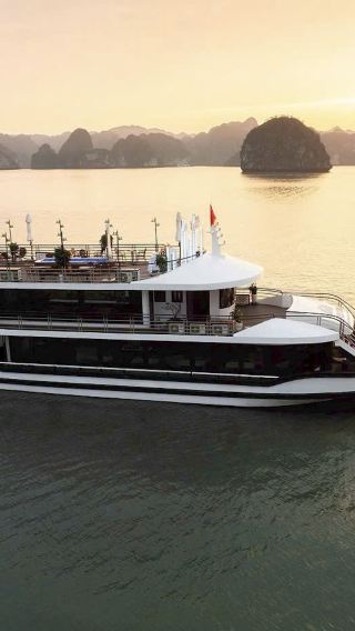 1-day tour to Halong Bay, Vietnam from Hanoi [private charter/professional guide]