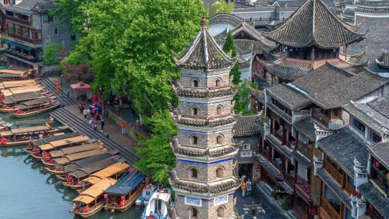 Fenghuangxian Altstadt in Westhunan + Wind- und Regenbrücke + Südliche Große Mauer Privattransfer Tagesausflug mit englischsprachigem Service