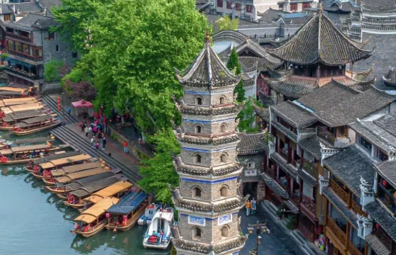 湖南湘西鳳凰古城+風雨橋+南方長城包車一日遊可中英文服務