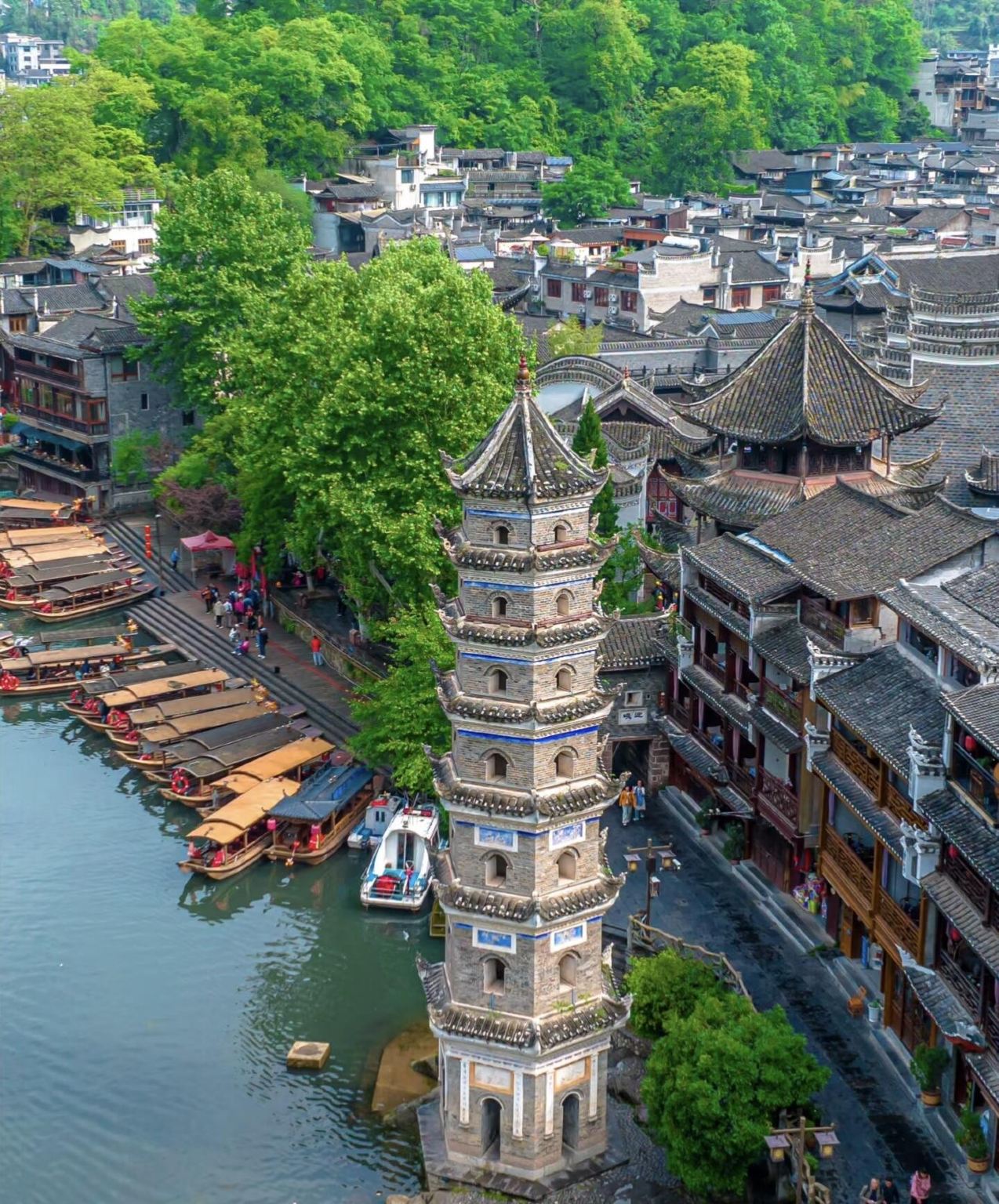 Lawatan sehari Fenghuang Ancient Town + Jambatan Fengyu + Tembok Selatan di Xiangxi, Hunan dengan sewaan peribadi dan perkhidmatan dalam bahasa Inggeris