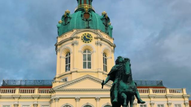 lawatan sehari ke Brandenburg Gate + Istana Charlottenburg + Menara Televisyen Berlin + Pulau Muzium di Berlin, Jerman