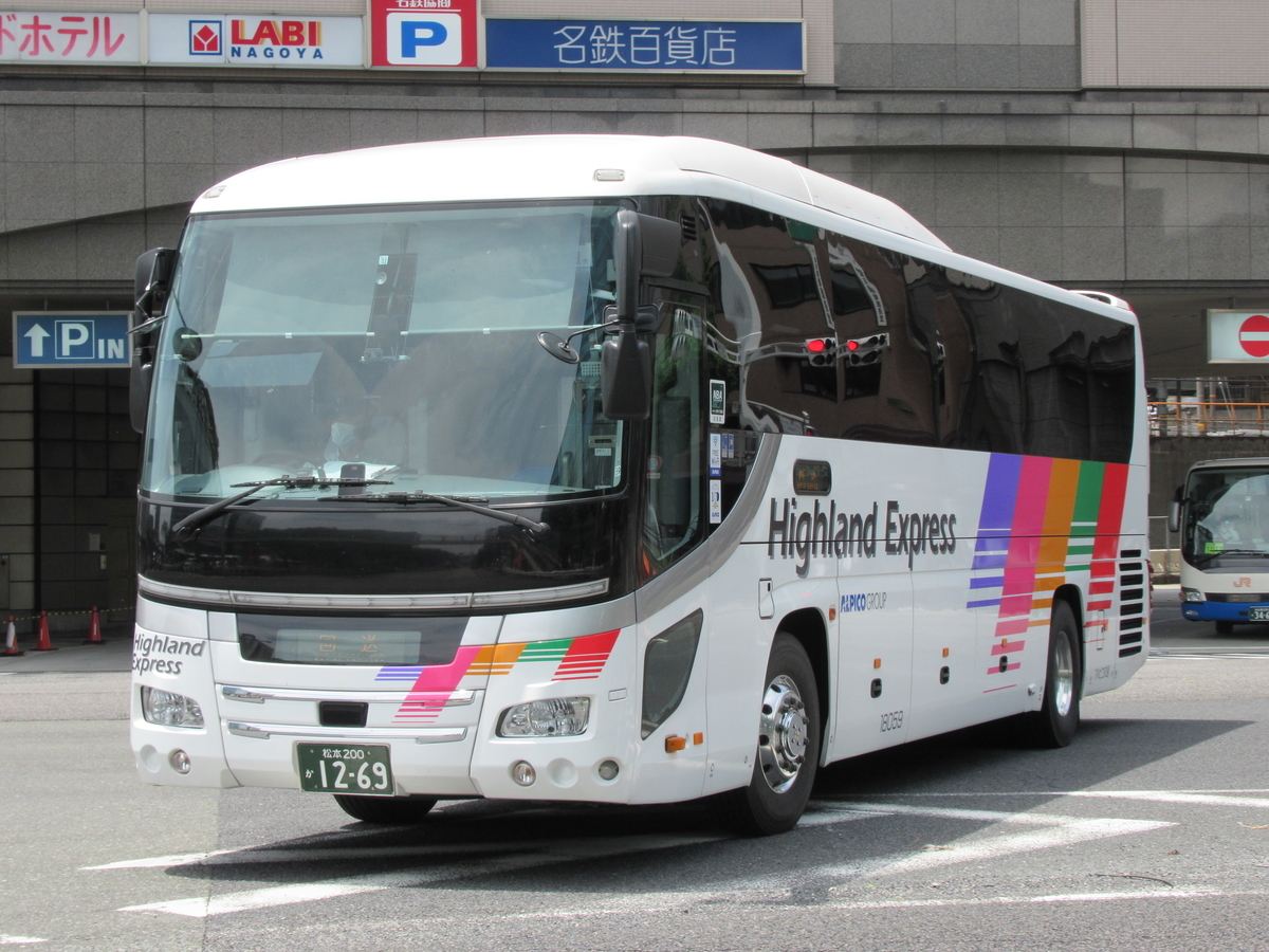 Biglietto del bus ad alta velocità per i Villaggi storici di Shirakawa-go e Gokayama, Takayama, Nagoya e Kanazawa in Giappone