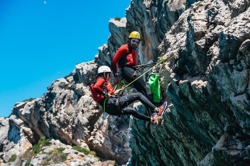Lisbona: Avventura Coasteering nel Parco Naturale di Sesimbra/Arrábida