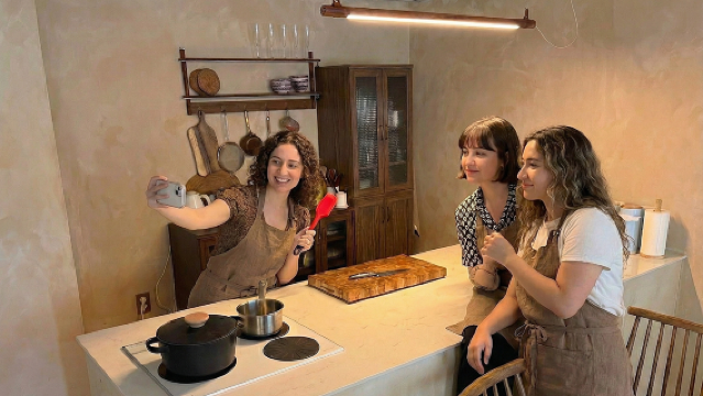 Eine Einladung zu einem privaten Dinner mit einem ehemaligen 1-Sterne-Michelin-Koch: Heute Abend Dak-hanmari & Soju