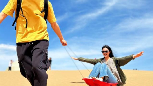 Lawatan Sehari ke Xiangshawan [Termasuk Menunggang Unta + Taliwaya 120 + Tiket Kombo Pulau Xiansha 280]