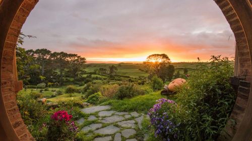 Hobbiton village + Rotorua tour from Auckland with Wai-O-Tapu thermal wonderland Day Tours