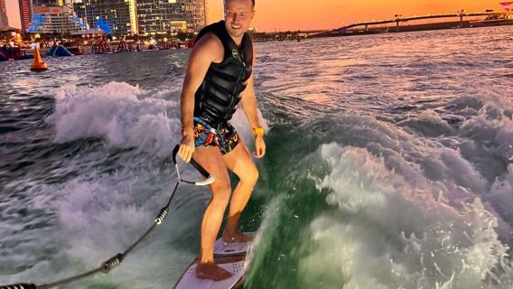 Experiência de Wake Surf em Dubai