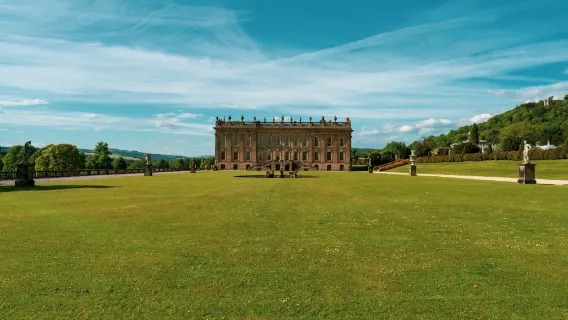 [Chinese/English private charter optional] Manchester/York round-trip — Chatsworth House + Peak District National Park + Buxton