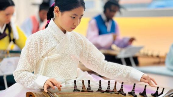 Kore Seul Gayageum ders deneyimi (Geleneksel Kore kıyafeti kiralama + Geleneksel Kore enstrümanı çalma + Sıfır temel bilgi)