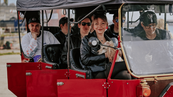 60 min of sightseeing in retro cars, Gdansk