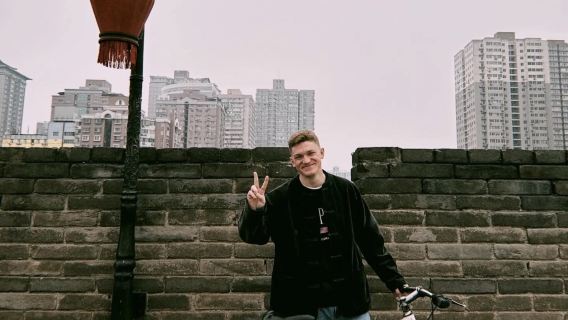 Ciclismo en la muralla de Xi'an + excursión privada de un día al Museo de los Guerreros de Terracota y Caballos de Qin Shihuang|transporte desde el centro de la ciudad|incluye vehículo + entrada + guía