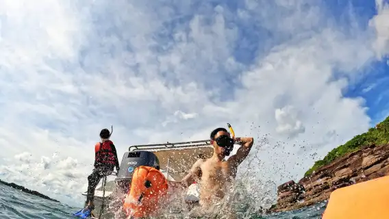 OnBird - ทัวร์ดำน้ำตื้นสำหรับกลุ่มเล็กโดยสปีดโบ๊ทพร้อมสำรวจภูเขาหินปะการังฟู้ก๊วก (Small group)