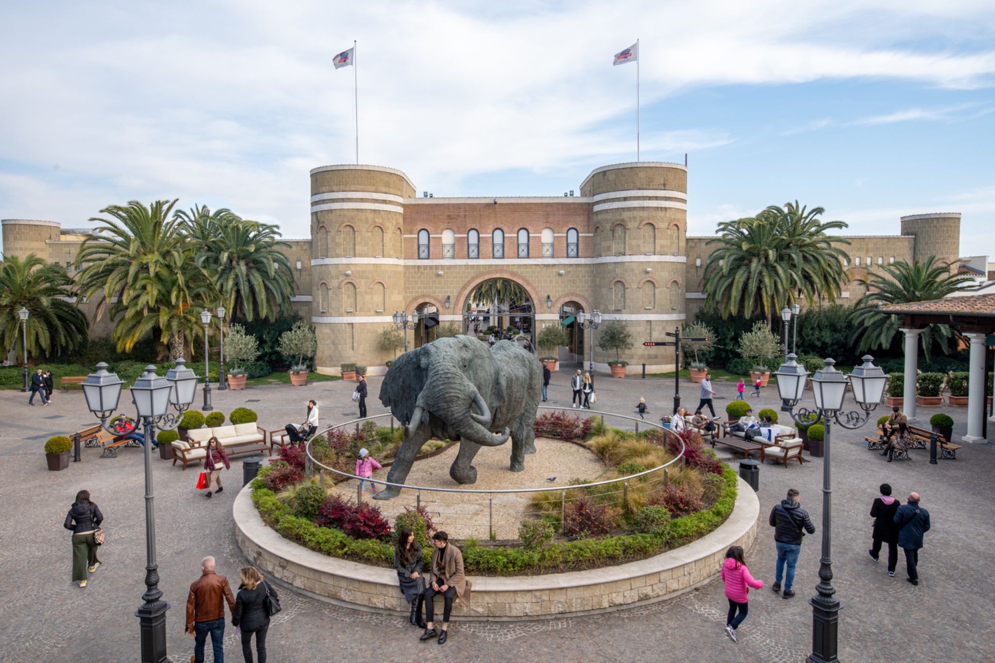 Paket Belanja Diskon di Rome Outlet (Termasuk Tiket Pulang Pergi + Kartu Diskon Tambahan 10% + Voucher Makan €5) DESIGNER OUTLET CASTEL ROMANO