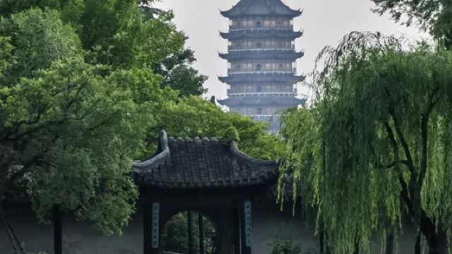 Suzhou Humble Administrator's Garden (Zhuozheng Garden) + Suzhou Museum + Lion Grove Garden (Shizilin Garden) + Jinji Lake Private Charter 1-day Tour with Chinese and English Services