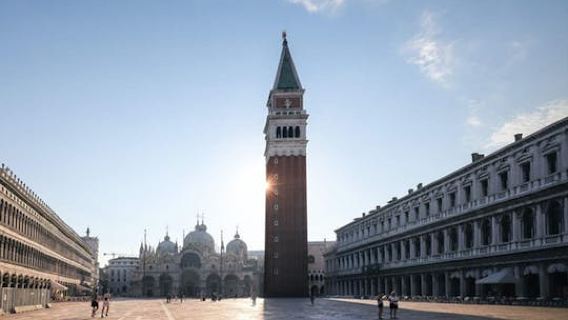 Online exploration game in Venice