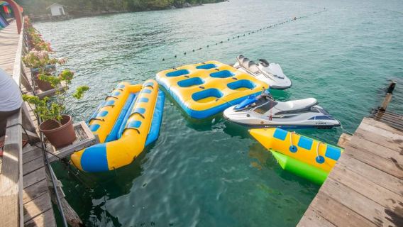 Excursion à la demi-journée à la baie des Amoureux de Semporna : activités nautiques variées + dégustation de pâtisseries malaises authentiques