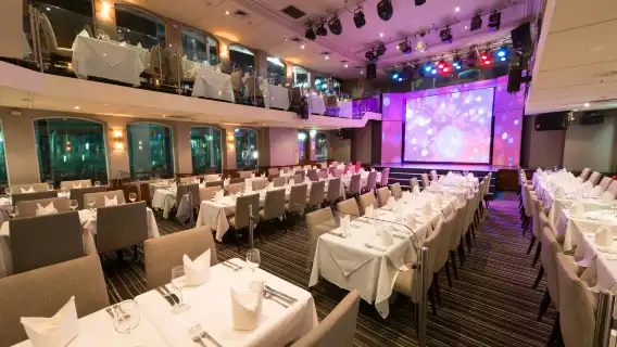 Sydney Harbour: Showboat Cruise + Dinner & Show