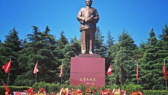 15-person group ◆ Door-to-door pickup ◆ Former Residence of Mao Zedong + Former Residence of Liu Shaoqi + Bronze Statue Square + Dishui Cave