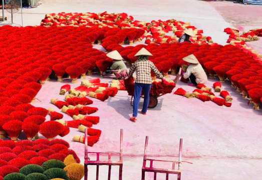 Small Group: half day tour to Incense, Conical Hat &Ha Thai Village