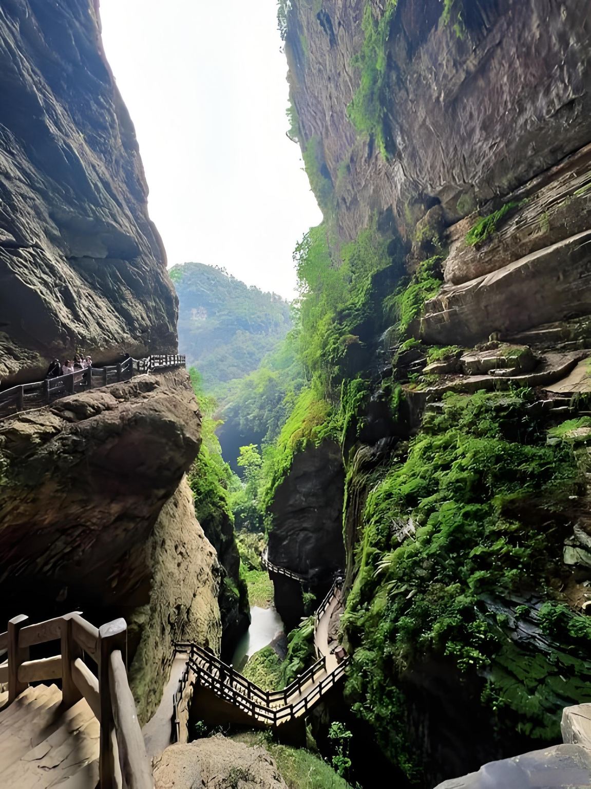 Chongqing Tour: Three Natural Bridges + Longshuixia Fissure Gorge (Private Transfers / Flexible Itinerary / English-Speaking Guide)