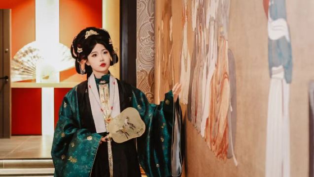Nanjing Jinling Dream Splendor Imperial Banquet Experience [Immersive Check-in at Nanjing Palace Banquet Restaurant + Traditional Chinese Opera & Guzheng Culture + Ancient Costume Experience]