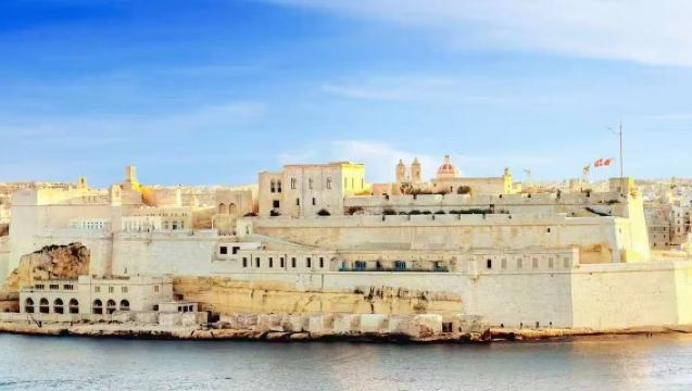 馬耳他瓦萊塔：藍洞+大王宮+聖約翰大教堂+上巴拉卡花園一日遊