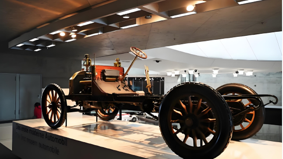 Munich pergi-balik Muzium Mercedes-Benz + Istana Baru Stuttgart lawatan sehari, perjalanan boleh dilaras