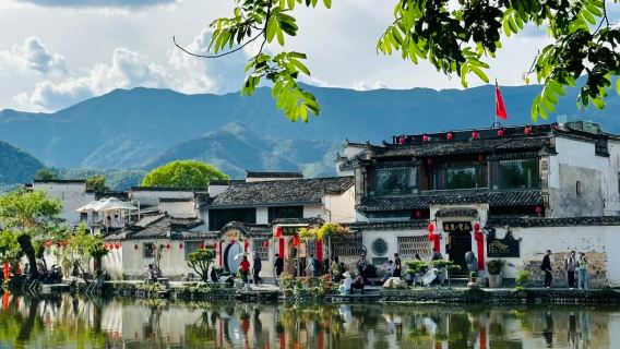 Petit groupe de 16 personnes | Excursion d'une journée au Mont Huang avec visite de Xidi et Hongcun incluant le billet d'entrée, possibilité de passer en groupe privé
