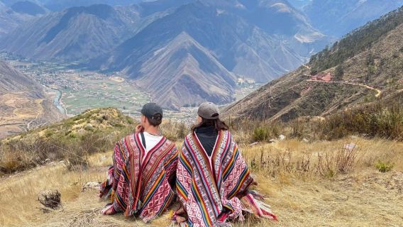 Sacred Valley: alpaca trek in Chinchero